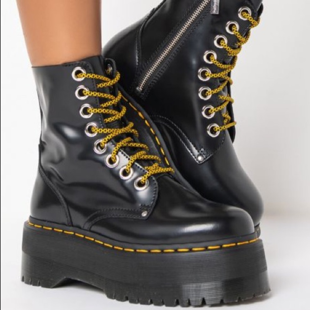 NEW Doc Martens Jadon Max Leather Platform Boots (women’s size 6)